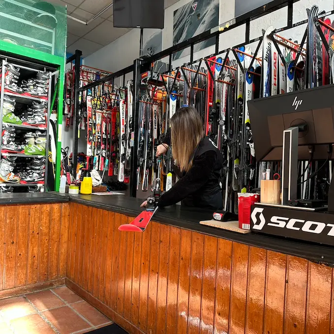 Alquiler, venta y taller de esquí y snow